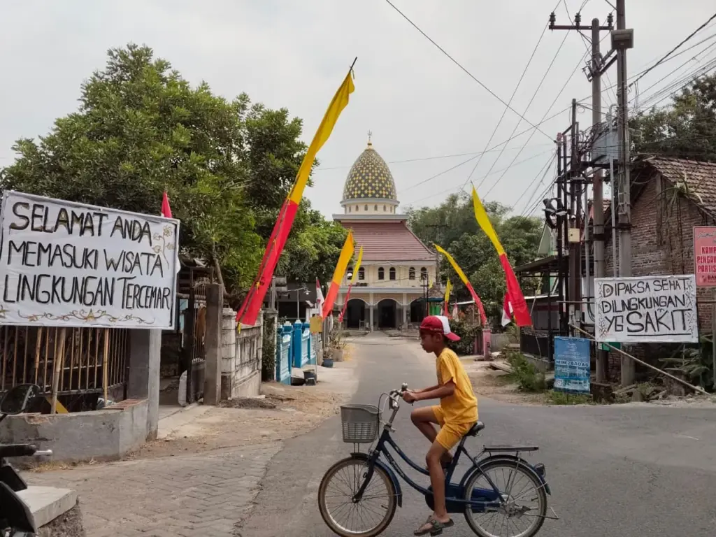 Kecewa Tak Ada Kepastian, Warga Sekoto Pasang Banner Protes Dampak TPA