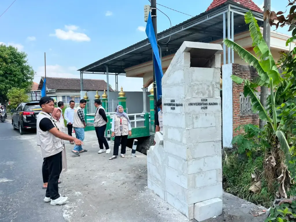 Mahasiswa Universitas Kadiri Ciptakan Rocket Stove Ramah Lingkungan untuk Atasi Sampah di Wonocatur