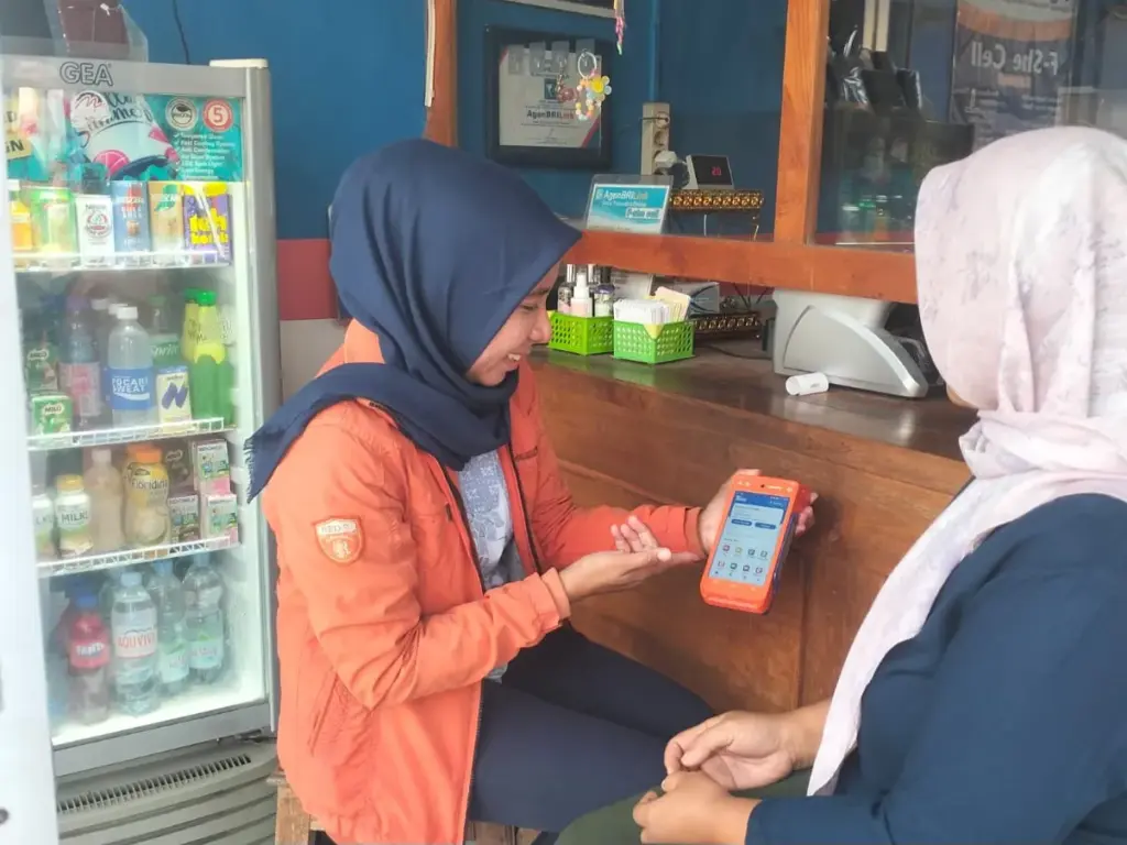 F She Cell Mobaile Sukomoro Nganjuk, dari Konter Pulsa Jadi Agen BRILink Andalan Warga