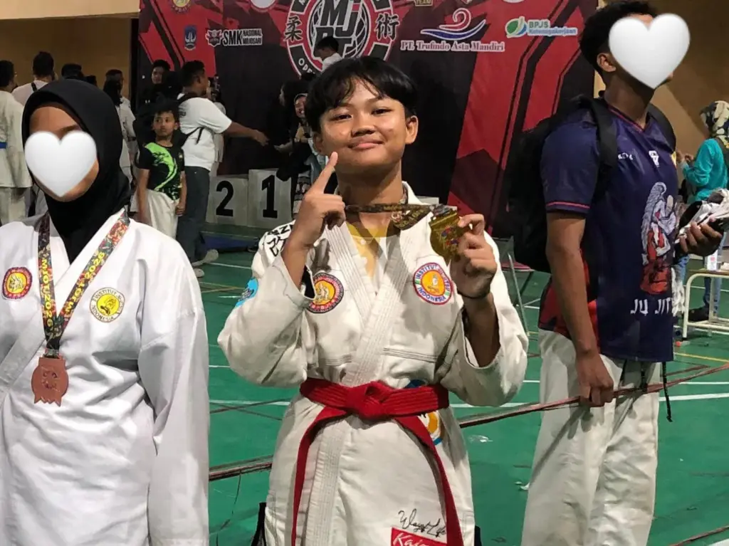 Tekad, Proses dan Doa Antar Nanda Raih 5 Emas Ju-Jitsu di Usia 15 Tahun