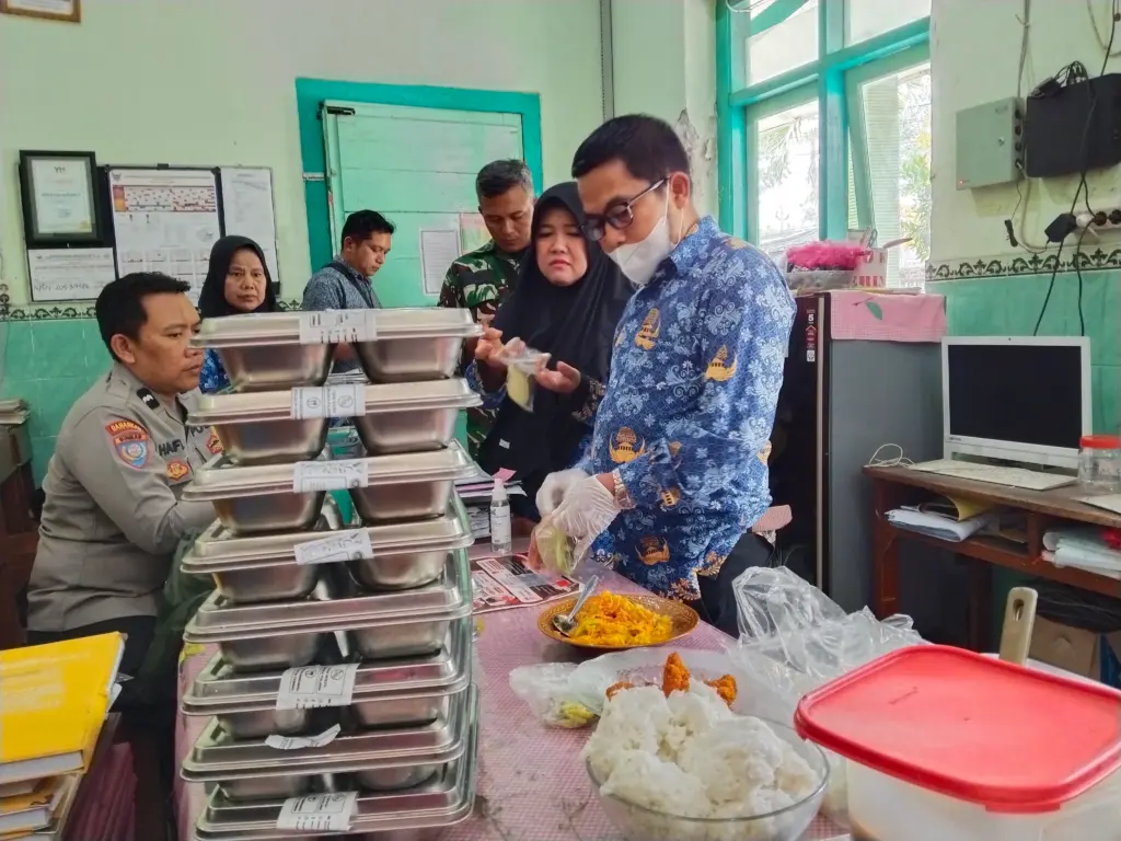 Ayam Katsu Diduga Jadi Penyebab 9 Siswa SDN Kampung Dalem 3 Kediri Keracunan MBG