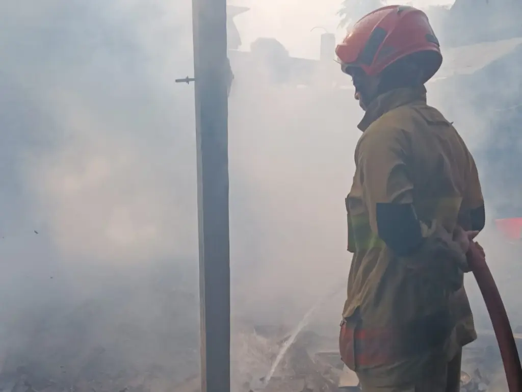 Lupa Matikan Kompor Saat Memasak, Rumah Warga di Wates Kediri Terbakar