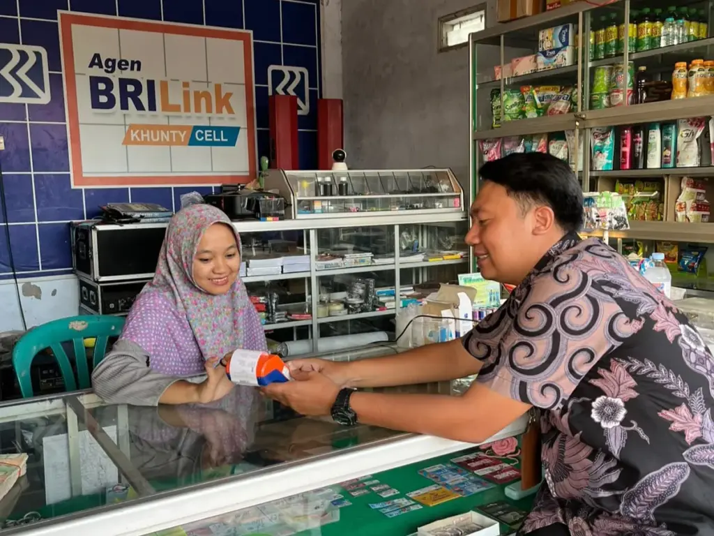 Agen BRILink AB Khunty Cell Nganjuk Layani 50 Transaksi per Hari, Permudah Akses Keuangan Warga