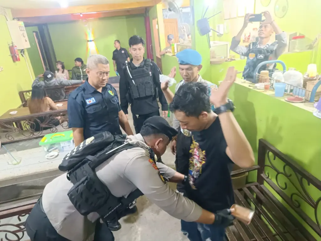 Sasar Dua Kafe Karaoke di Kras, Polres Kediri Temukan Satu Orang Diduga Positif Narkoba